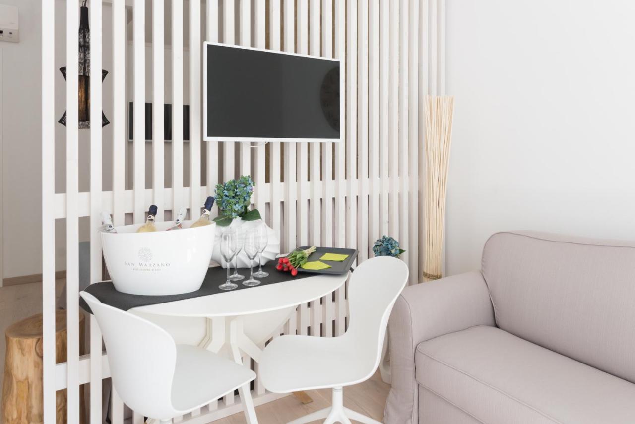 Mare Versus Luxury Suites Μπαρλέτα Εξωτερικό φωτογραφία