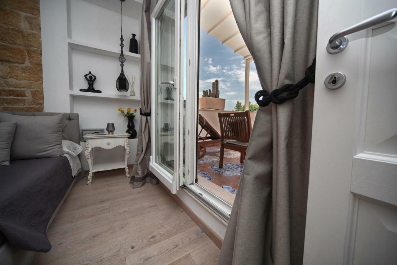 Mare Versus Luxury Suites Μπαρλέτα Εξωτερικό φωτογραφία